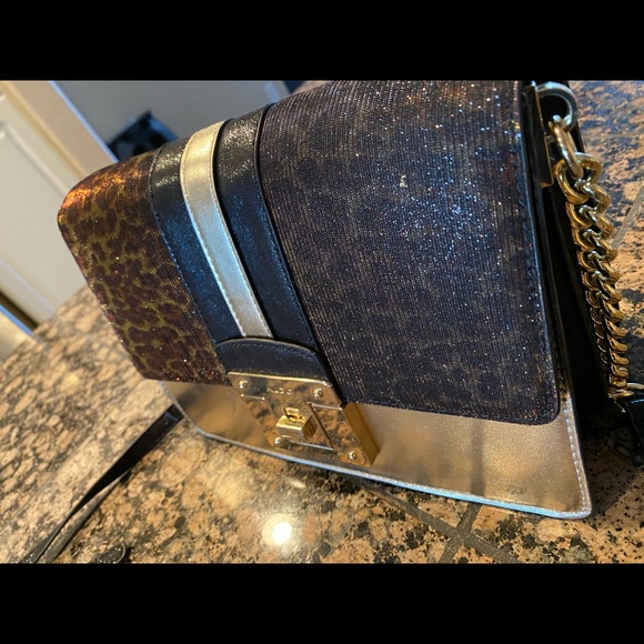 Handbag - Picture 2 of 3